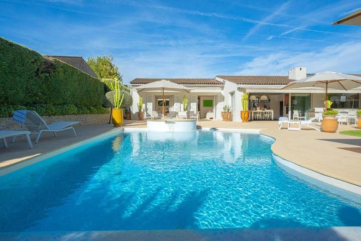 Villa pour 6 personnes, avec Terrasse et Jardin ainsi que Piscine et Vue à Villeneuve-Loubet