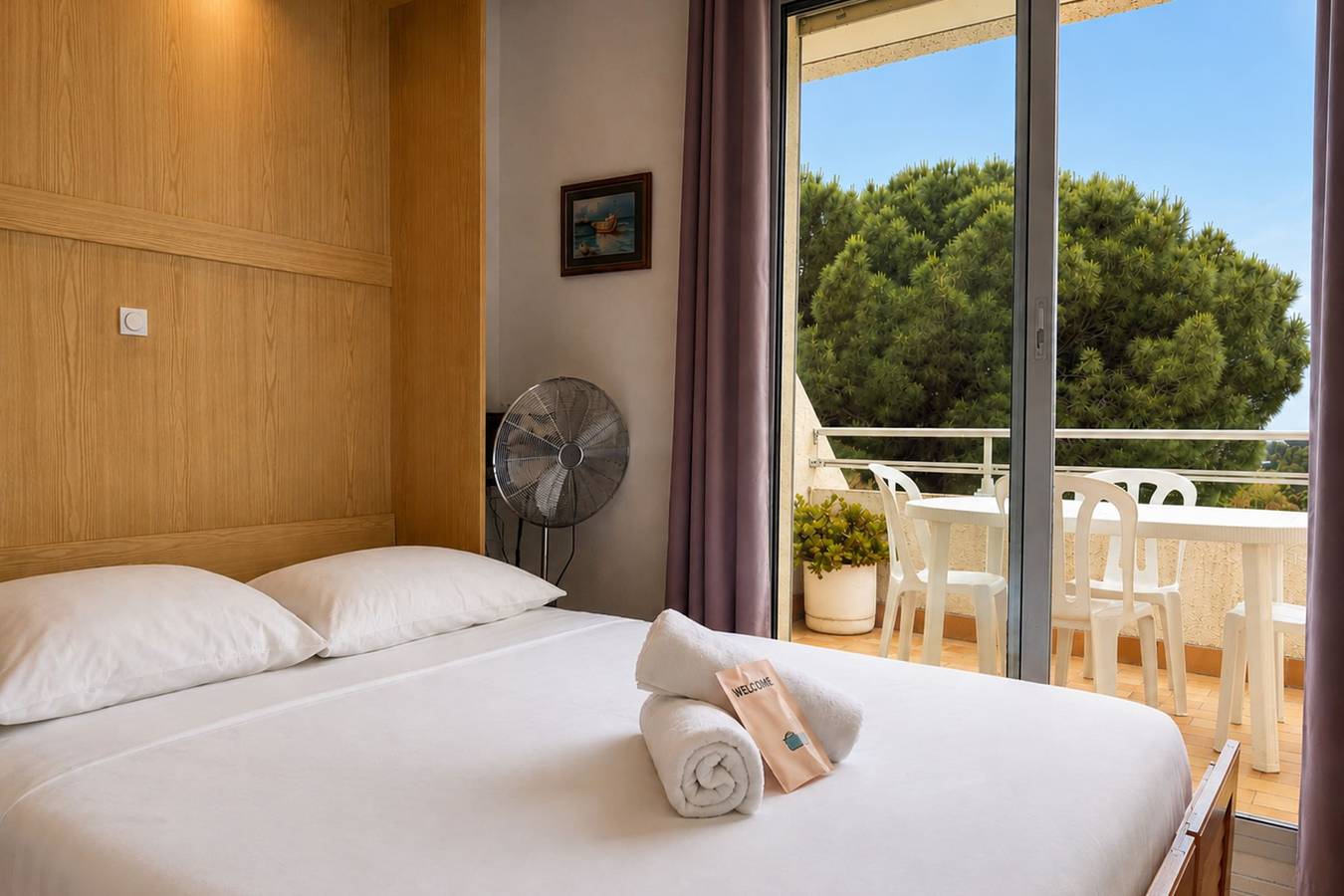 Studio entier, Studio avec terrasse et petite vue mer à La Ciotat in La Ciotat, Région de Marseille