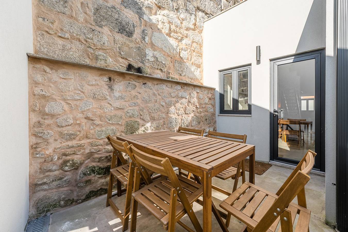 Guestready - Lovely villa with Terrace in Cedofeita, Porto