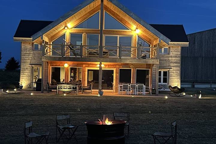 Gîte pour 12 personnes, avec Balcon ainsi que Jardin et Sauna à Morienval