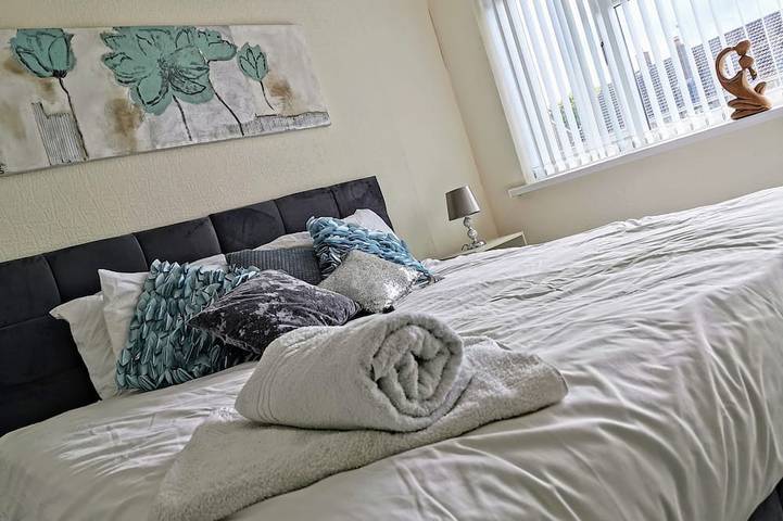 3Bed Full House - Free Parking - Family Friendly! in Wolverhampton, Birmingham e dintorni