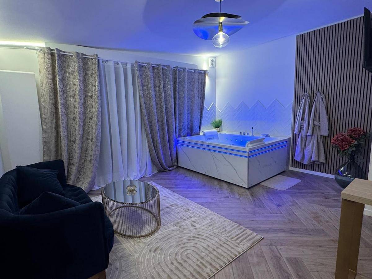 Appartement entier, One-Bedroom Apartment in La Verrière, Yvelines