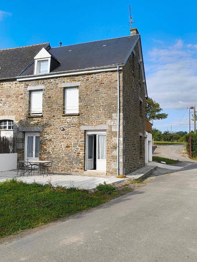 Gîte pour 4 personnes, avec jardin à Crollon