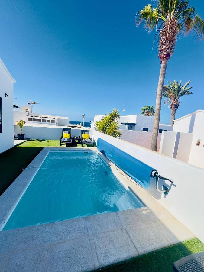 Chalet para 4 personas, con piscina y vistas además de jardín y vistas al lago en Lanzarote