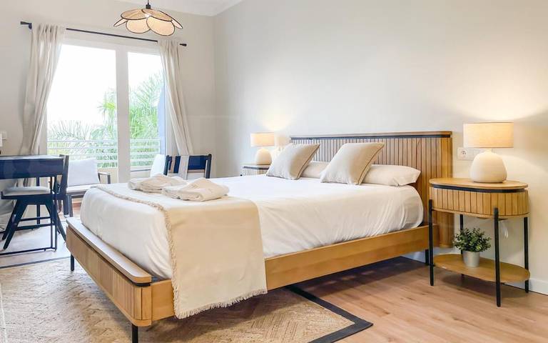 Casa rural para 13 personas, con vistas además de piscina y balcón en Torremolinos - 2