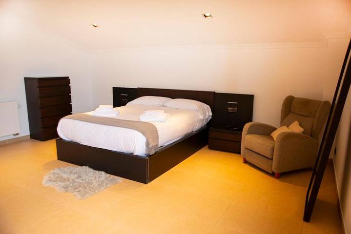 Chalet para 12 personas, con piscina además de jardín y vistas, Se admiten mascotas en Comarca de Pontevedra - 3