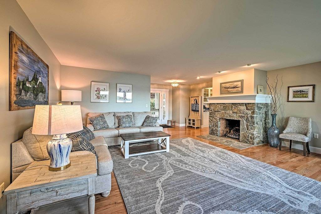 Lovely Waterfront Owls Head Home w/ Own Beach in Knox County (Maine)