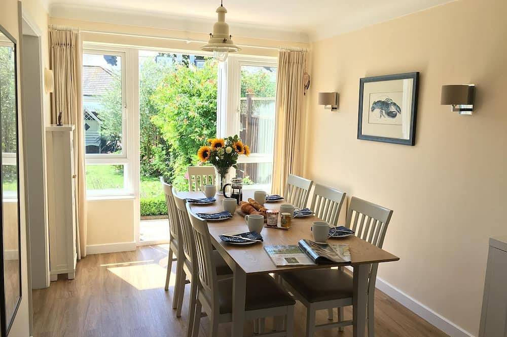 Holiday Home for 4 People in Chichester, West Sussex