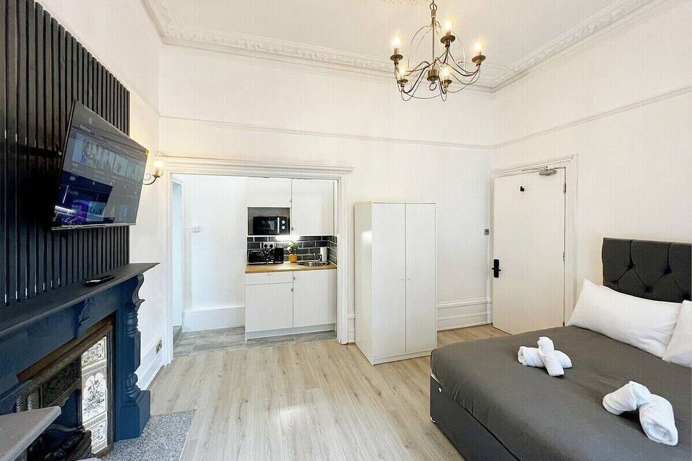 Erin Court Mansions - Suite 10 in Croydon, London