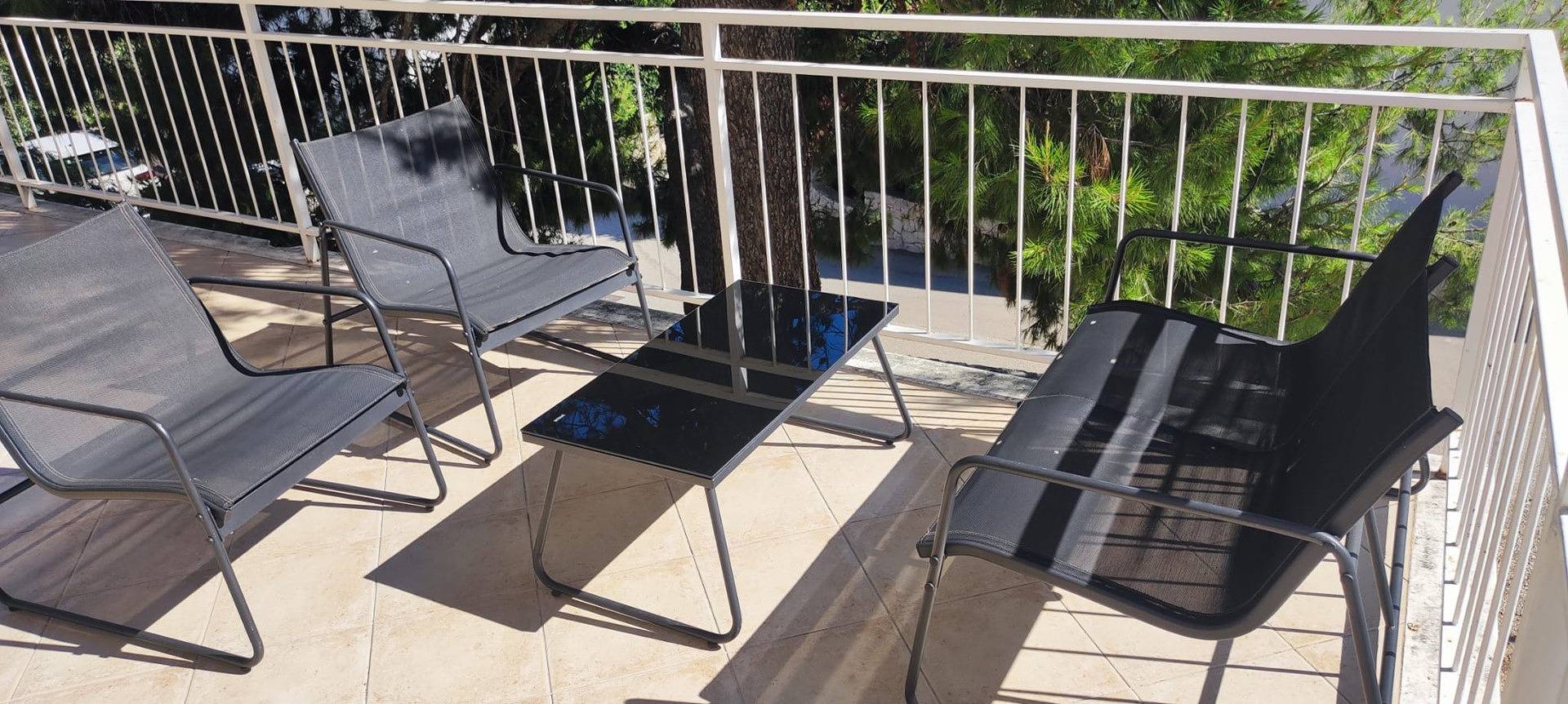 Ganze Wohnung, Einzimmerwohnung mit Terrasse. in Primošten, Šibenik-Knin