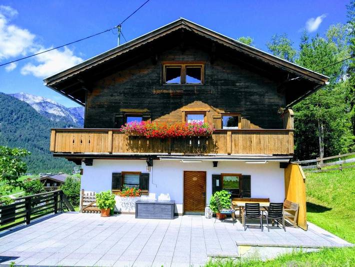 Ferienwohnung für 4 Personen, mit Garten und Ausblick sowie Balkon, kinderfreundlich in Steinberg am Rofan