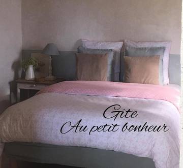 Gîte pour 4 personnes, avec terrasse ainsi que jardin et vue à Châteldon