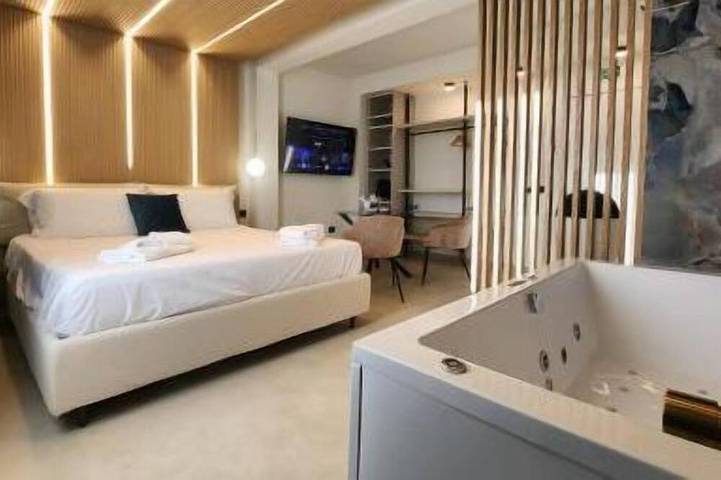 Apartamento entero, Suite with a whirlpool tub and ocean view in Taranto, Golfo de Tarento
