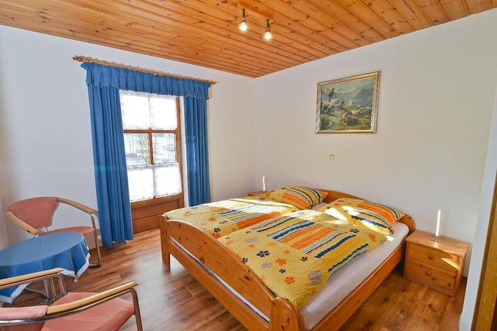 Ganze Wohnung, Ferienwohnung mit Balkon, zwei Terrassen und eine große Liegewiese in Arnbruck, Ostbayern