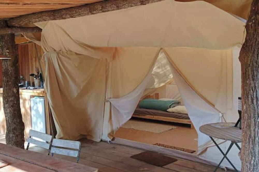 Large furnished tent in the heart of nature in Saint-Aurélien, Brive-la-Gaillarde region