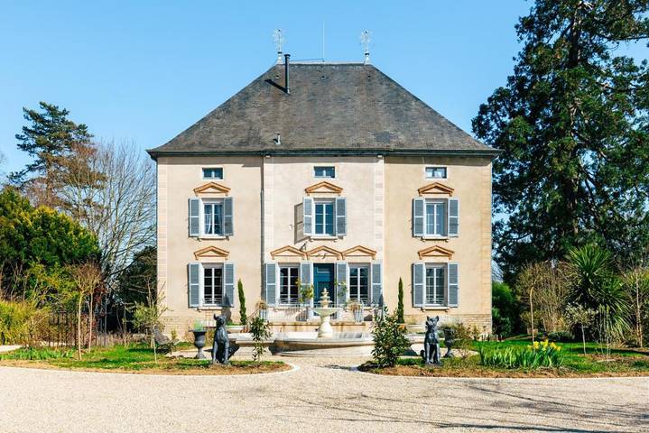 Location de vacances pour 19 personnes, avec Balcon et Terrasse ainsi que Jardin et Vue dans Chaveyriat