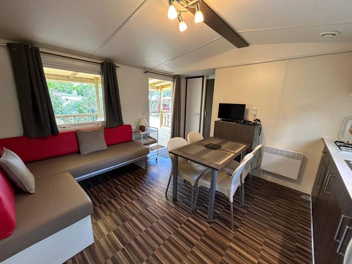 Location de vacances pour 4 personnes, avec terrasse et piscine ainsi que vue et jardin, animaux acceptés à Veyrignac - 3