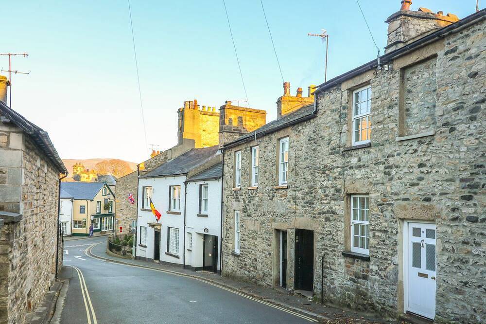 Cosy Cottage, pet friendly in Kirkby Lonsdale in Kirkby Lonsdale, Yorkshire Dales National Park