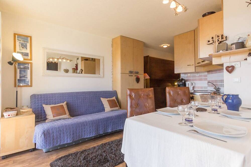 Entire apartment, Cozy Apartment · Near Slopes · Terrace · Free Wifi in La Rosière, Montvalezan