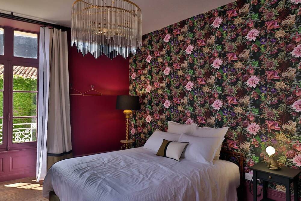 Chambre La 25 - salle d'eau privée in Montbron, Charente
