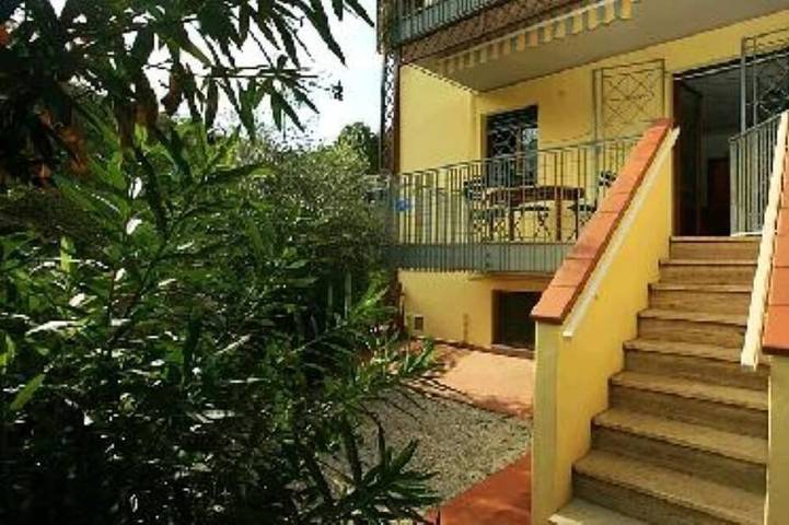 Ferienwohnung für 10 Personen, mit Terrasse und Garten in Puntone