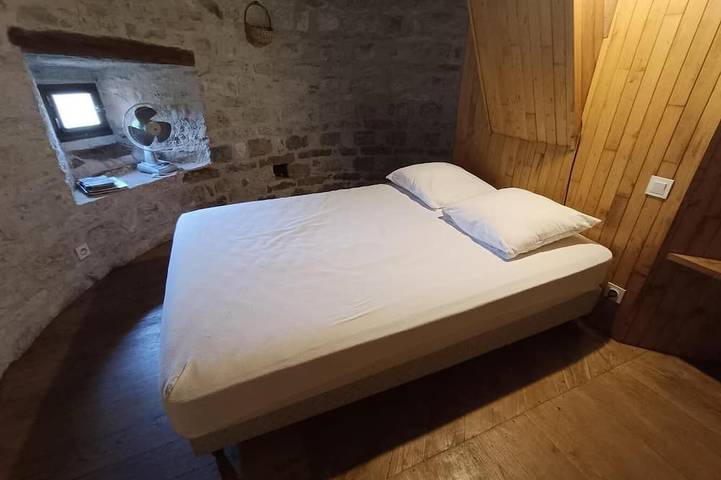 Location de vacances pour 2 personnes, avec jardin, animaux acceptés à Brengues - 2