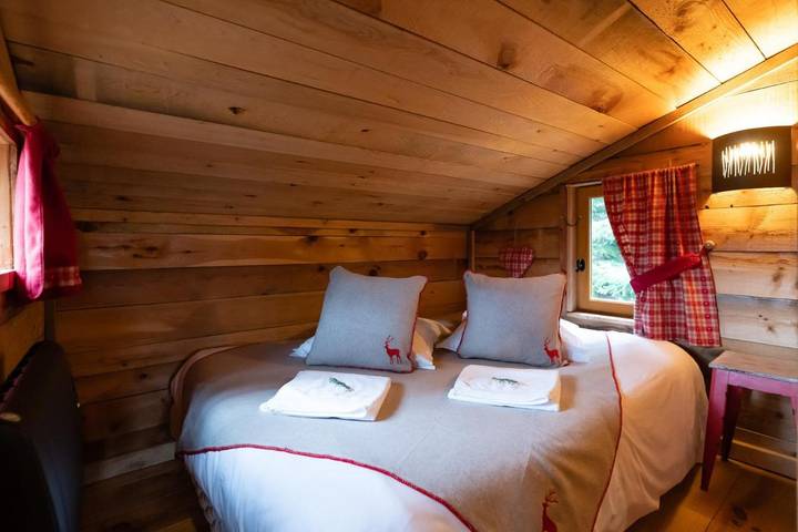 Location de vacances pour 5 personnes, avec vue ainsi que jardin et sauna à Champdray - 3