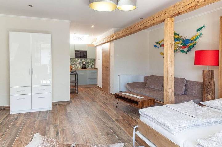 Ganze Wohnung, Heuboden mit Balkon u.Maarblick für 1-2 Pers. - Hof Krebs, Ferienwohnungen in Schalkenmehren, Vulkaneifel