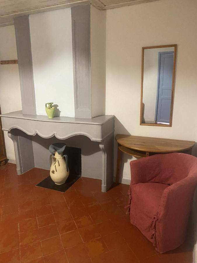 Gîte pour 2 personnes, avec vue ainsi que piscine et jardin à Tourves - 3