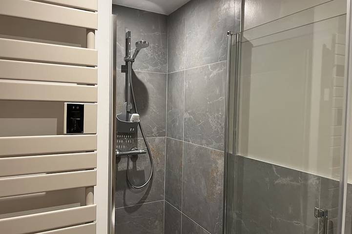 Apartamento entero, Appartement Avec Sauna et Wifi, au Coeur du Village, Avec vue sur la Montagne in Le Bourg-d'Oisans, Parque Nacional de los Ecrins