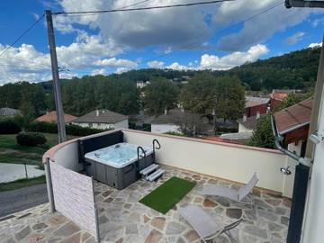 Gîte pour 2 personnes, avec jacuzzi et terrasse à Cransac