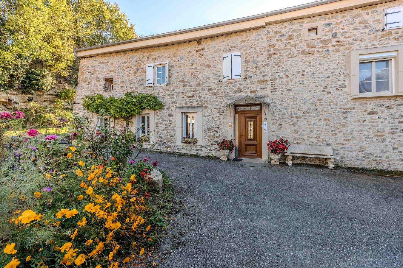 Appartement 'Moulin Ariège' avec vue sur la montagne, jardin privé et climatisation in Carla-de-Roquefort, Ariège
