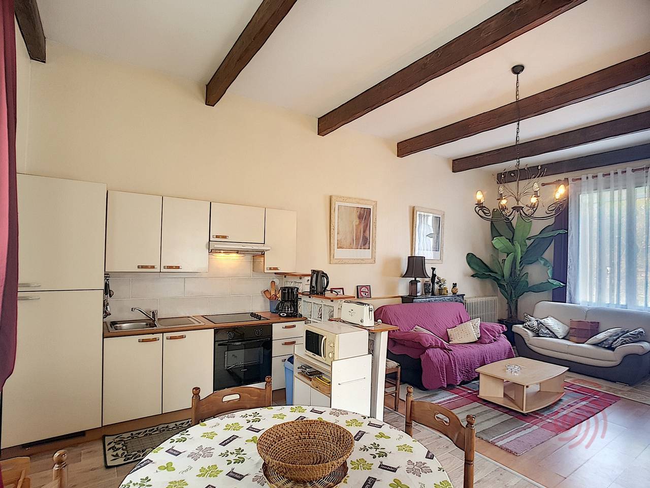 Apartamento entero, Apartamento acogedor con terraza privada, cerca de termas y centro, admite mascotas in Lamalou-les-Bains, Region de Béziers