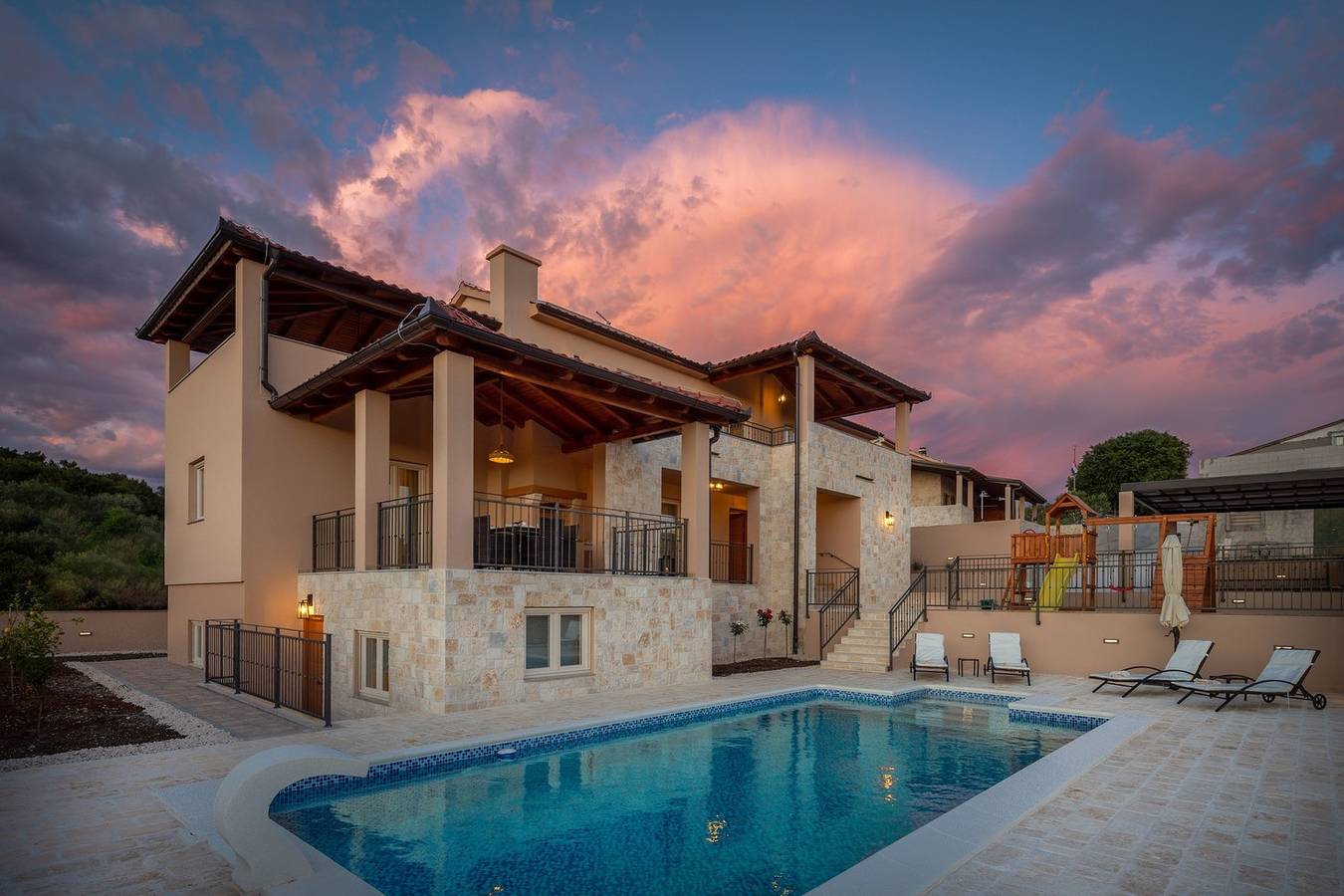 Luxury Villa San heated pool sauna, bbg, family in Sveti Filip i Jakov, Općina Sveti Filip i Jakov