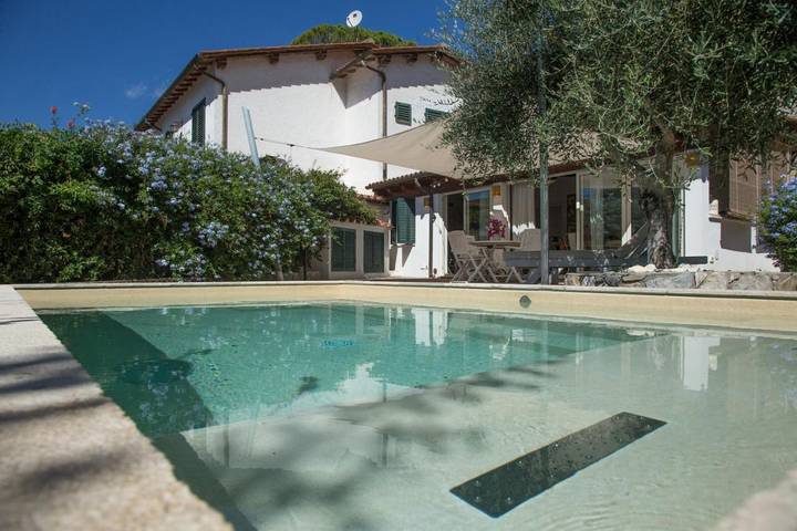 Villa per 4 persone, con giardino e piscina a Capoliveri