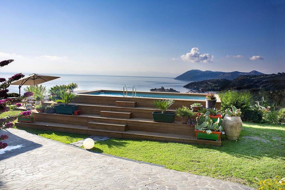 Stunning, elegant villa in Lipari in Lipari