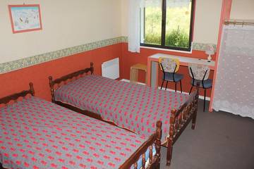 Gîte pour 12 Personnes dans Chambon-sur-Lac, Région de Besse-et-Saint-Anastaise, Photo 3