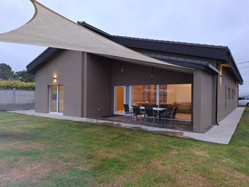 Casa rural para 8 personas, con vistas además de jardín y terraza en Rías Altas