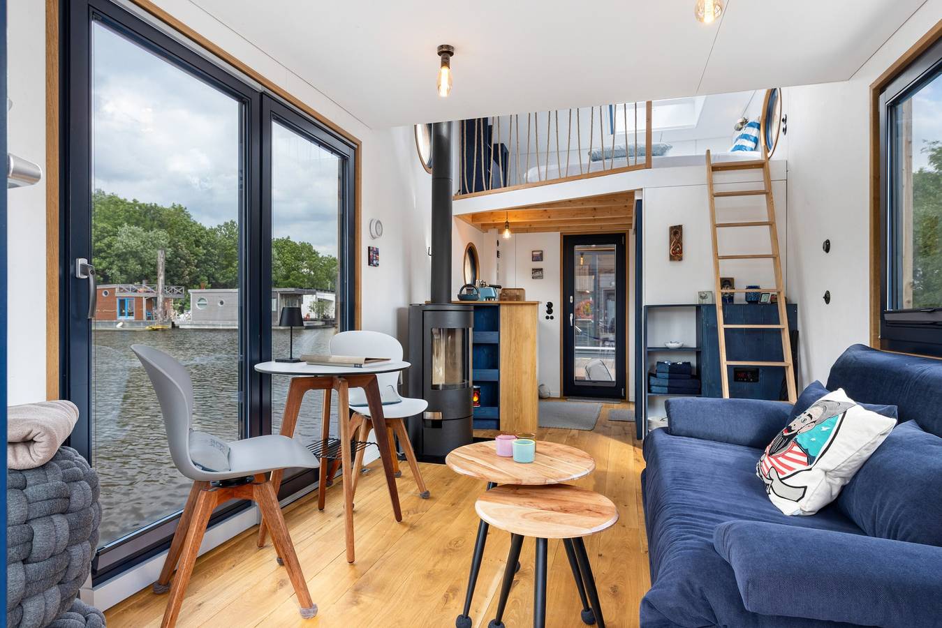 Boot 'Wunderschönes Tiny Hausboot Undine' mit Gemeinschaftsterrasse und Wlan in Harburg (Hamburg), Hamburg