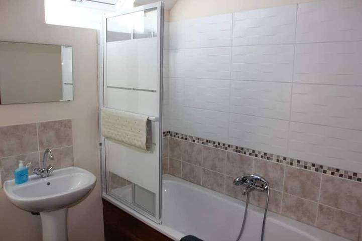 Location de vacances pour 10 personnes, avec piscine et jardin à Moutier-Malcard - 4