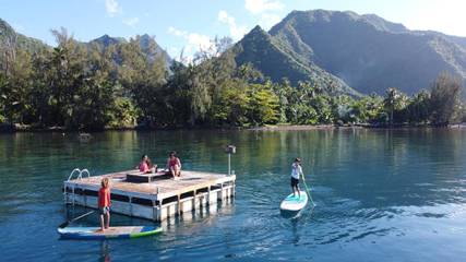 Gîte pour 7 personnes, avec bassin pour enfant et jardin ainsi que piscine et vue dans Teahupo'o