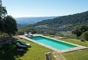 Casa rural para 12 personas, con jardín y terraza en Gaucín