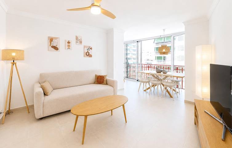 Apartamento vacacional entero, Escapada a la costa: apartamento de 2 dormitorios con piscina y wifi, cerca de Playa del Serradal in Benicasim, Costa del Azahar
