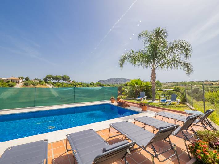 Chalet para 8 personas, con jacuzzi y jardín además de piscina y terraza en Andalucía - 2