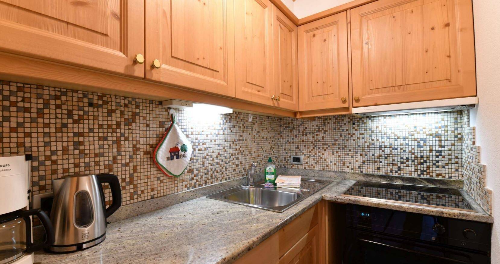 Ganze Wohnung, Ferienwohnung "Ciasa Mirio Rit" mit Bergblick, Wlan & Balkon in Rumestluns, Wengen (Italien)