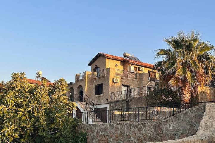 Villa für 8 Personen, mit Garten und Balkon - 1