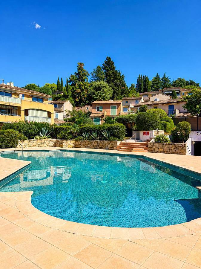 Ferienhaus für 4 Personen, mit Terrasse und Pool - 1
