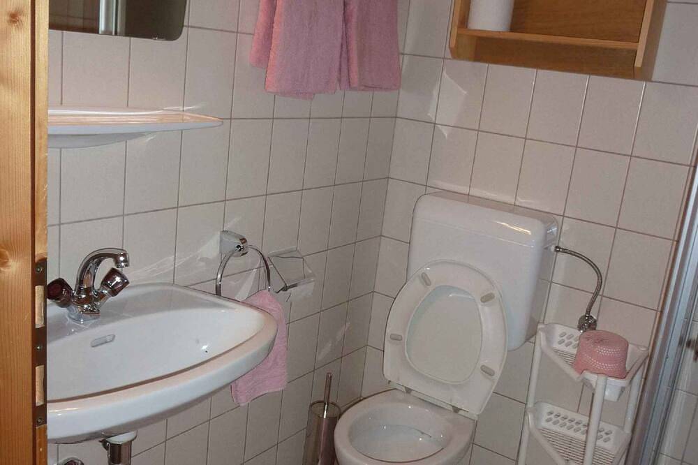 Ganze Wohnung, Ferienwohnung mit Balkon und Grill in idyllischer Lage in Strobl, Bezirk Salzburg-Umgebung