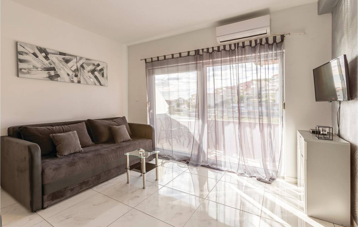 Ganze Ferienwohnung, Gemütliche Ferienwohnung mit Pool und Terrasse, 2 km vom Strand Strobec entfernt in Podstrana, Split-Dalmatien