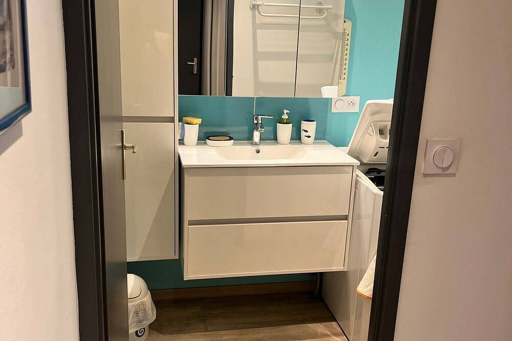 Ganze Wohnung, 4-person ground-floor apartment, in the center of town and facing Uriage park, near thermal baths in Saint-Martin-d'Uriage, Isère